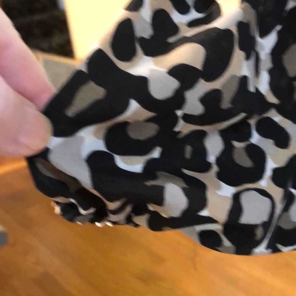 Loft Summer Blouse in gorgeous colors. Medium - Picture 3 of 4